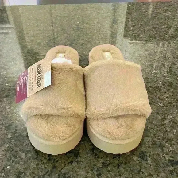 The Original Muk Luks Women Slippers Medium 7-8 NWT - Picture 3 of 7